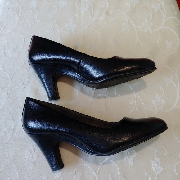 Aerosoles heel rest shoes - Picture 2 of 9